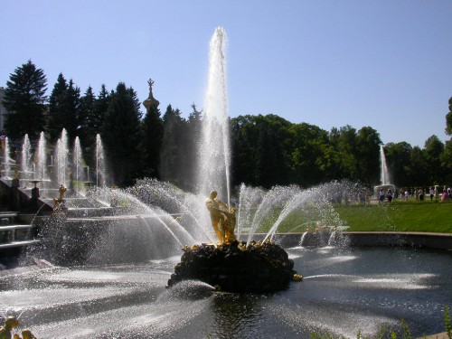 Петергофский фонтан в Санкт Петербурге
